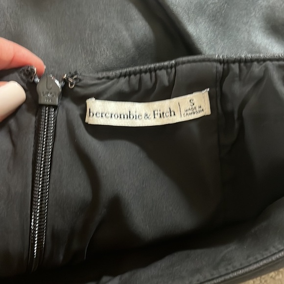 NWOT ABERCROMBIE AND FITCH VEGAN SKIRT - Picture 4 of 5